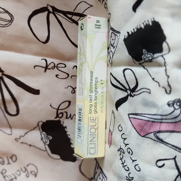 CLINIQUE Long Lasting Lip Gloss SWEET TOOTH - Picture 6 of 7